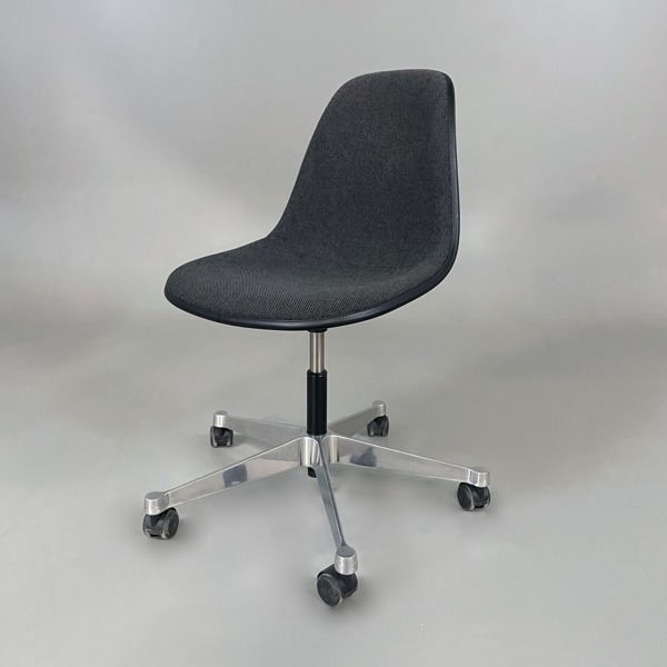 Kontorsstol Vitra Eames Plastic Side Chair PSCC_277a_8dc4f0a247cc8d4_lg.jpeg