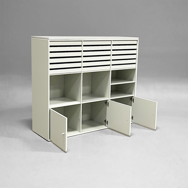 Peter J. Lassen - Shelves - MONTANA