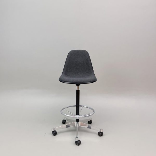 Barstol Vitra Eames Plastic Side Chair PSCC