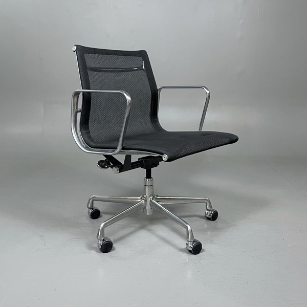 Herman Miller - Eames Aluminium Group EA335