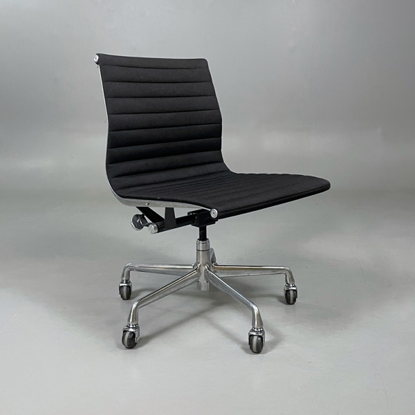 Kontorsstol Herman Miller Eames Aluminium Group