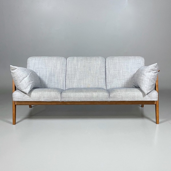 Soffa IKEA Ekenäset med extra kuddar.