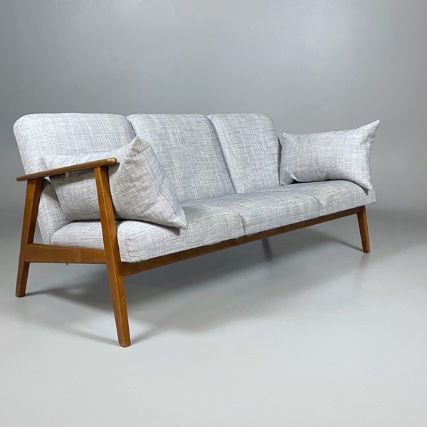 Soffa IKEA Ekenäset med extra kuddar.