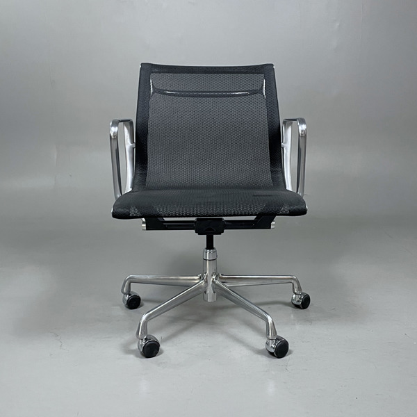 Herman Miller - Eames Aluminium Group EA335