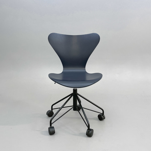 Stol Sjuan 3117 Fritz Hansen Arne Jacobsen