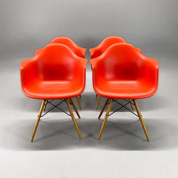 Ray & Charles Eames - 4st Plastic Armchair DAW - VITRA