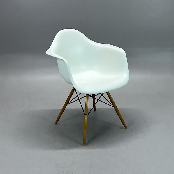 Matstol Plastic Armchair DAW Charles & Ray Eames Vitra