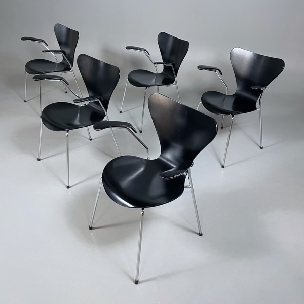 Arne Jacobsen - 5st Sjuan 3207 - FRITZ HANSEN