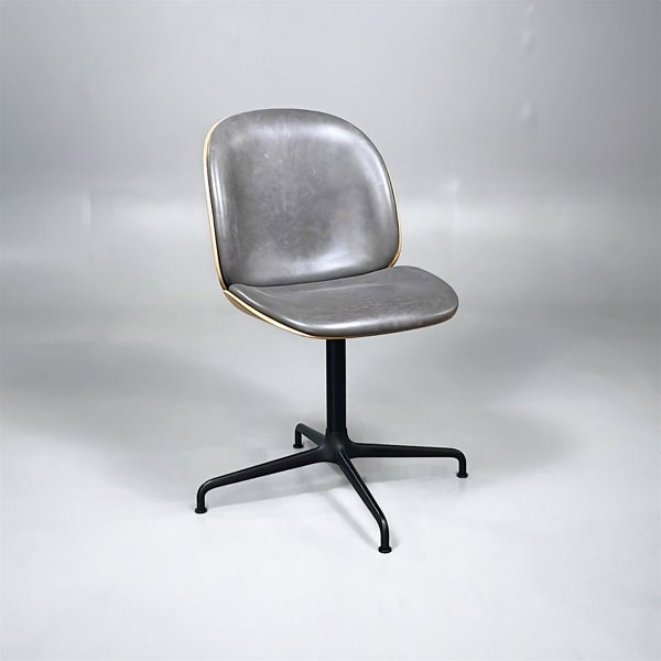GUBI - Beetle Chair läder - GamFratesi