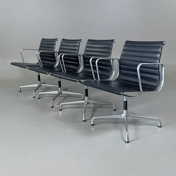 Charles & Ray Eames - Aluminium Chair EA108 - VITRA