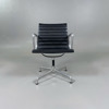 Charles & Ray Eames -  Aluminium Chair EA108 - VITRA