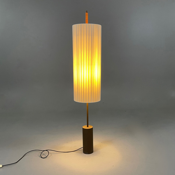 Golvlampa Dórica Sanata & Cole