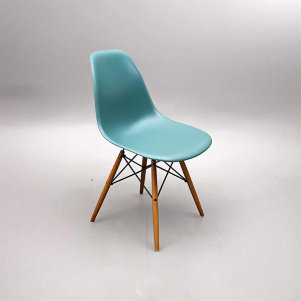 Stol Vitra Eames Plactic Chair DSW