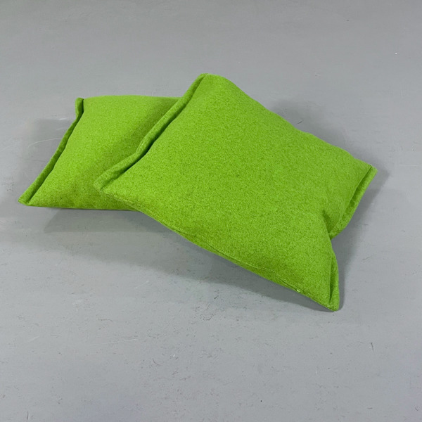 2st fjäderstoppade kuddar