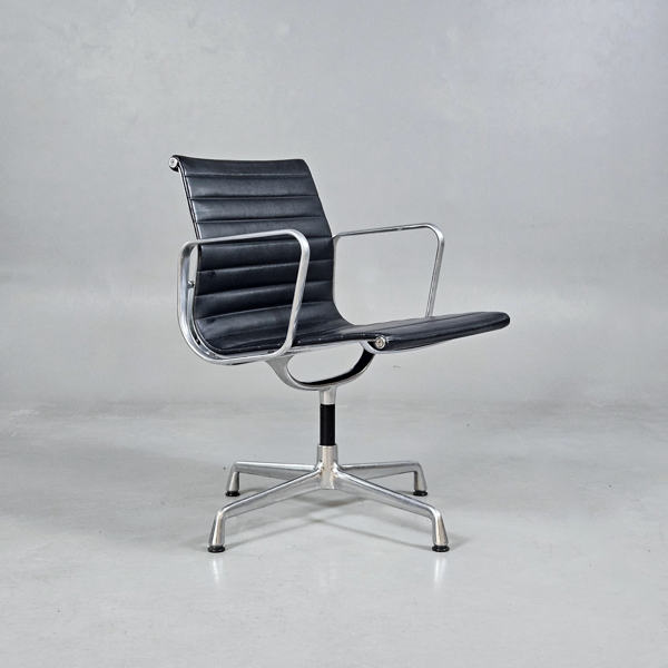 Charles & Ray Eames, Aluminium Chair EA108, VITRA