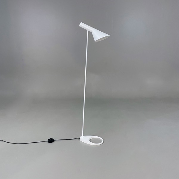 Golvlampa Louis Poulsen AJ - Arne Jacobsen