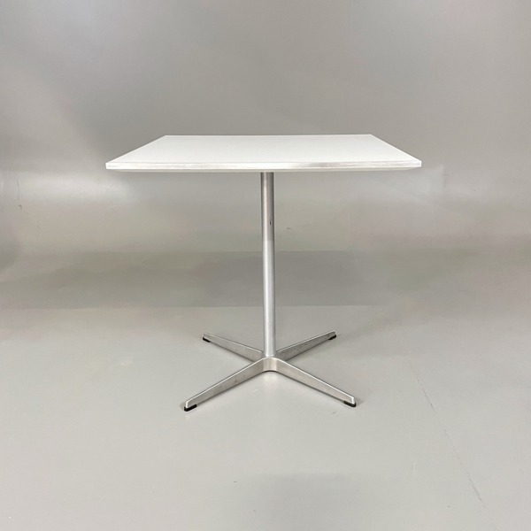 Cafébord Fritz Hansen Arne Jacobsen 70x70